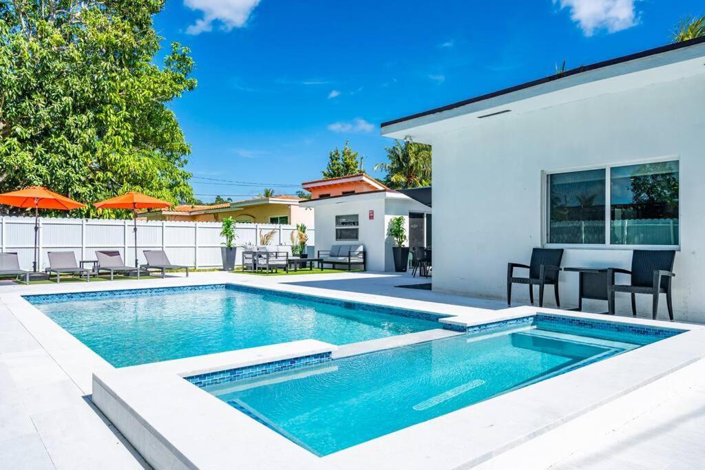 Stylish 4 Bedroom Home With Pool, 12 Minutes To The Beach Miami Exterior photo