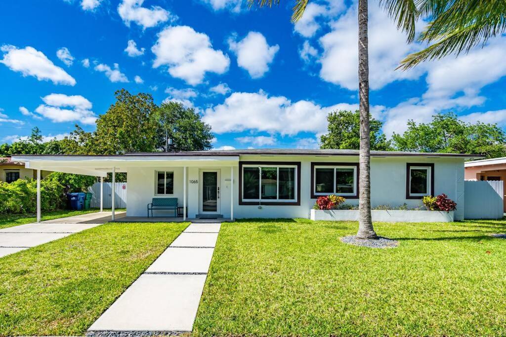 Stylish 4 Bedroom Home With Pool, 12 Minutes To The Beach Miami Exterior photo